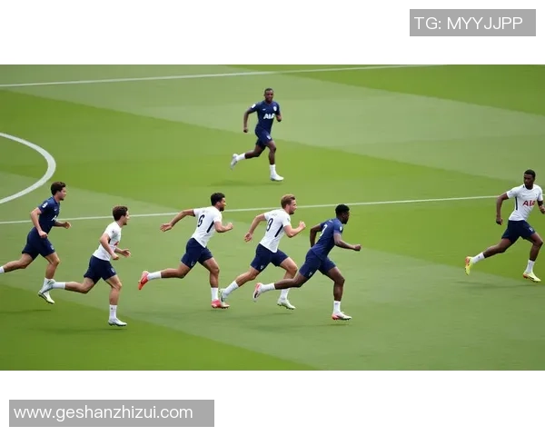 绿茵战场激情瞬间球星飞身滑铲诠释足球拼搏精神