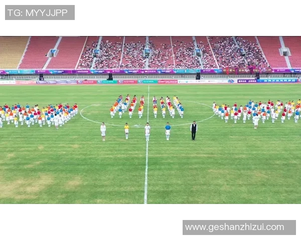 创意足球星摆件点亮空间装饰彰显个性魅力与运动激情