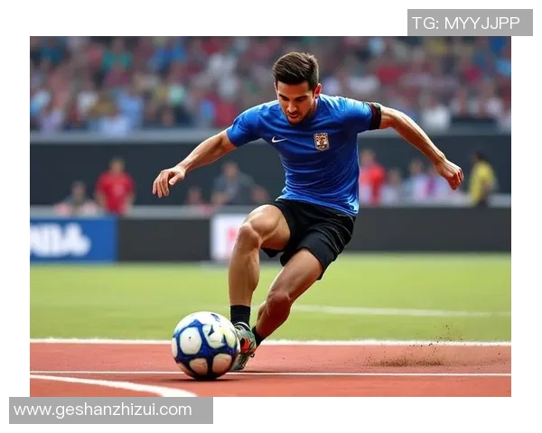 球星背影在绿茵场上的奋力拼搏瞬间展现足球激情与梦想